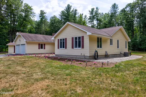 Exterior - 4 Nicklaus Dr, Gansevoort, NY 12831 photo 4 of 10