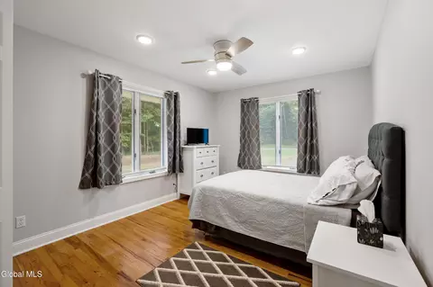 Bedroom - 4 Nicklaus Dr, Gansevoort, NY 12831 photo 5 of 7