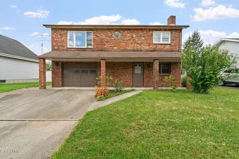 7 Hemlock Ln, Albany, NY 12208