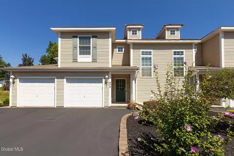 902 Royale Ct, Troy, NY 12180