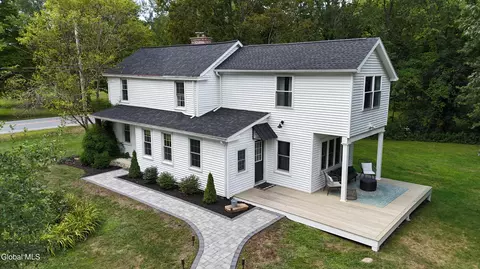 758 Swaggertown Rd, Schenectady, NY 12302