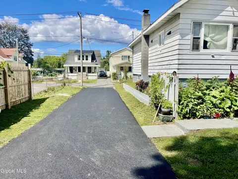 209 Edward St, Schenectady, NY 12304 photo 9