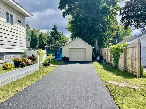 209 Edward St, Schenectady, NY 12304 photo 3