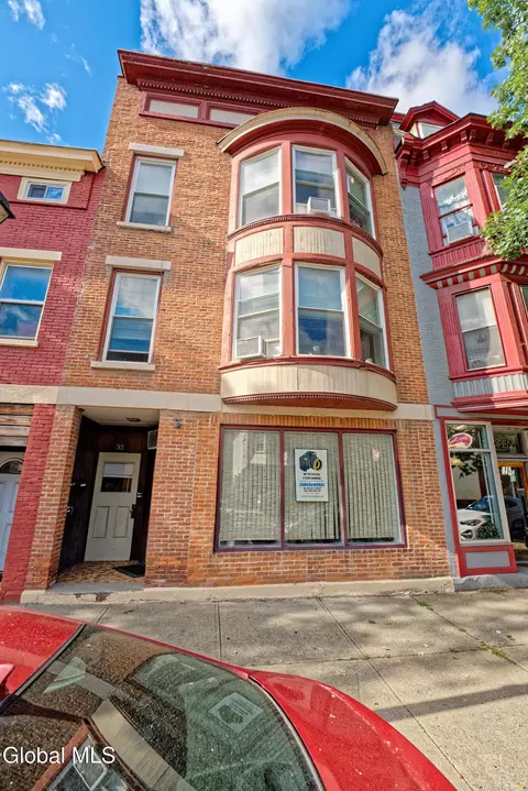 32 Broad St, Waterford, NY 12188