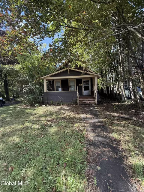 527 Charles St, Schenectady, NY 12302