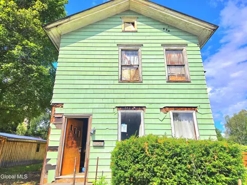 32 Center St, Milford, NY 13807
