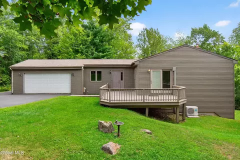 96 Vosburgh Rd, Averill Park, NY 12018