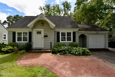 2032 Hoover Rd, Niskayuna, NY 12309