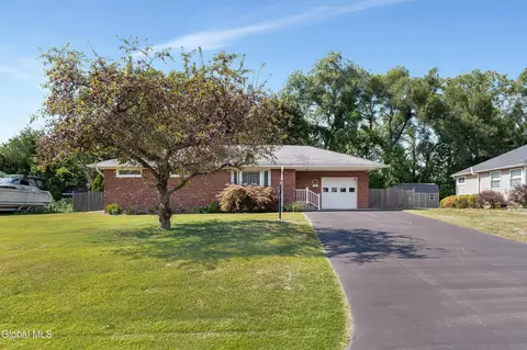 7 Sherwood Forest Rd, Albany, NY 12203