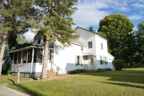 130 York Ave, Saratoga Springs, NY 12866