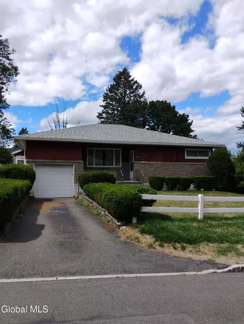 44 Fullerton St, Albany, NY 12209