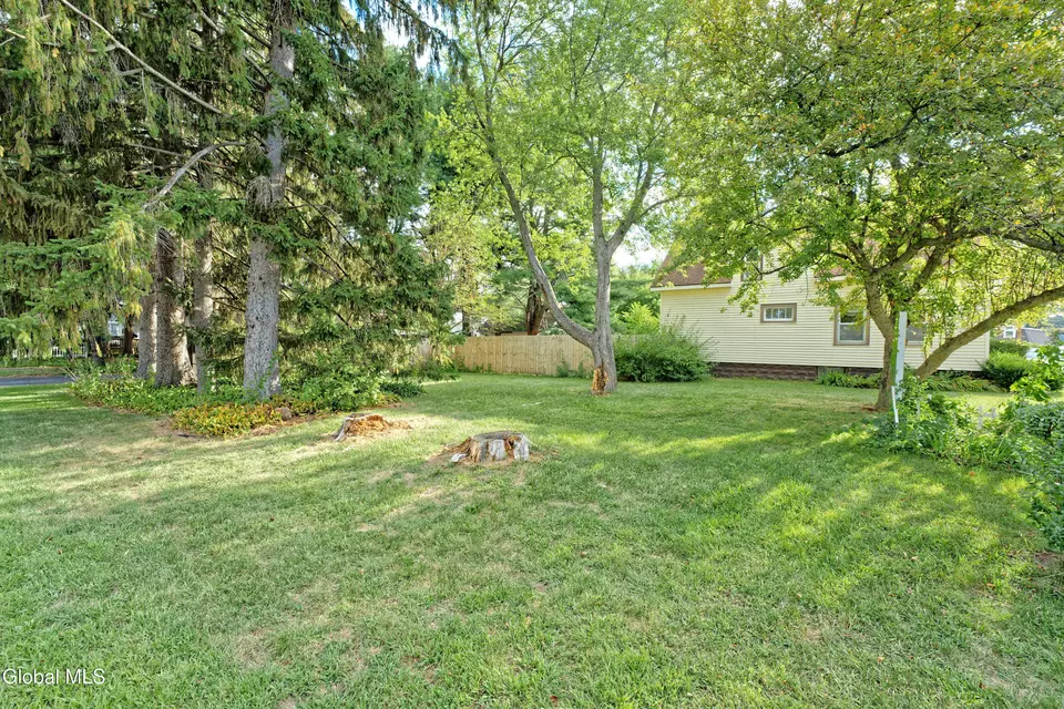 Exterior - 5 Tulip St, Rotterdam, NY 12306 photo 3 of 6