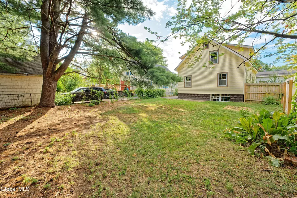 Exterior - 5 Tulip St, Rotterdam, NY 12306 photo 4 of 6