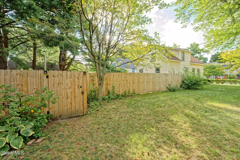Exterior - 5 Tulip St, Rotterdam, NY 12306 photo 6 of 6