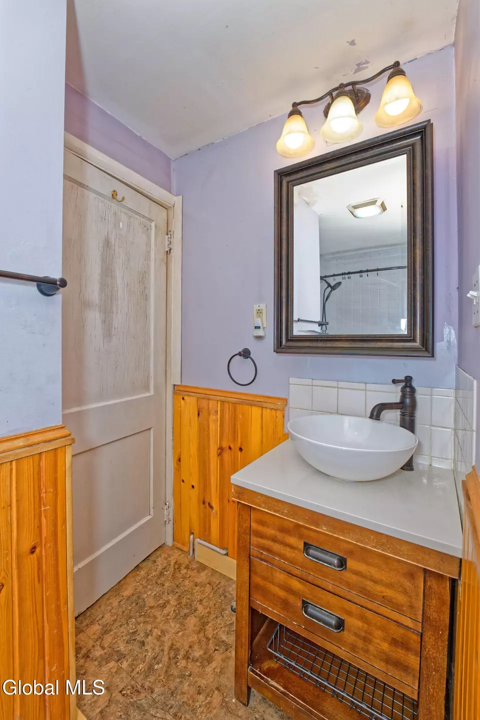 Bath - 5 Tulip St, Rotterdam, NY 12306 photo 2 of 3