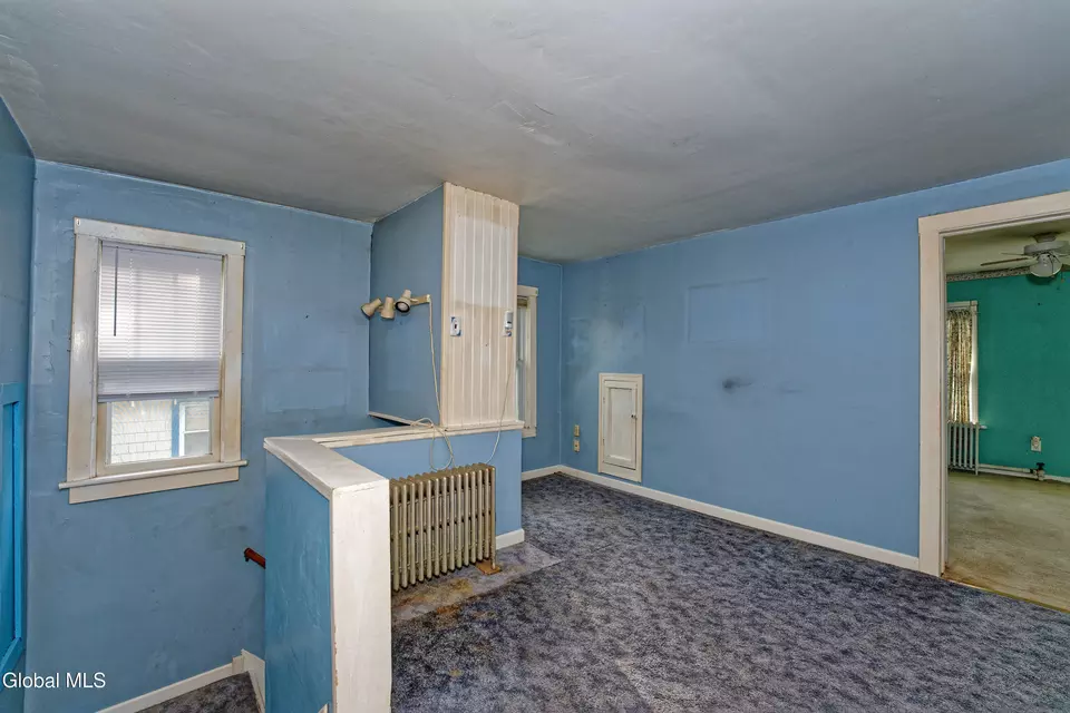 Entry Way - 5 Tulip St, Rotterdam, NY 12306 photo 2 of 2