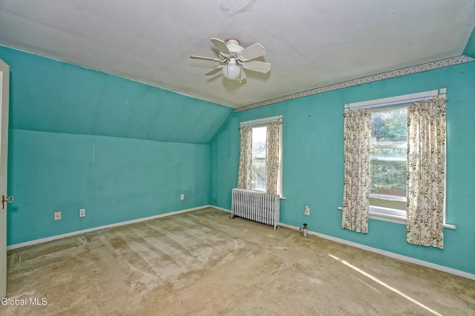 Bedroom - 5 Tulip St, Rotterdam, NY 12306 photo 2 of 7