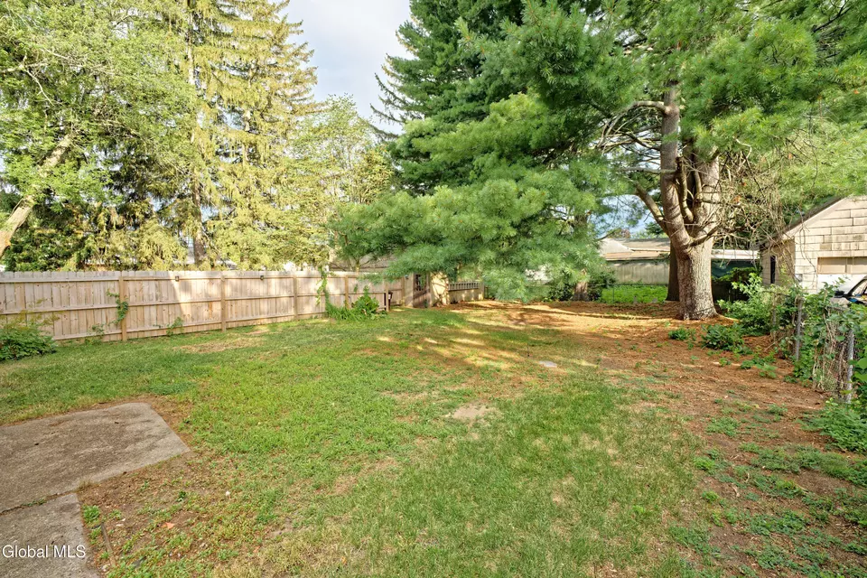 Exterior - 5 Tulip St, Rotterdam, NY 12306 photo 2 of 6