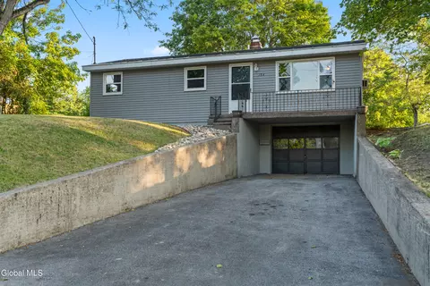 184 Moyer St, Canajoharie, NY 13317