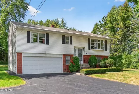 261 Pruyn Hill Rd, Mechanicville, NY 12118