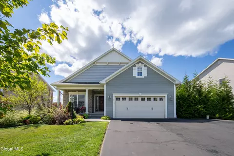 8 Sutton Dr, Cohoes, NY 12047