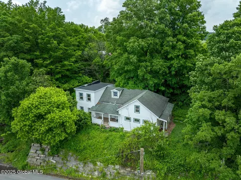 9 Mcdougal Lake Rd, Cossayuna, NY 12823