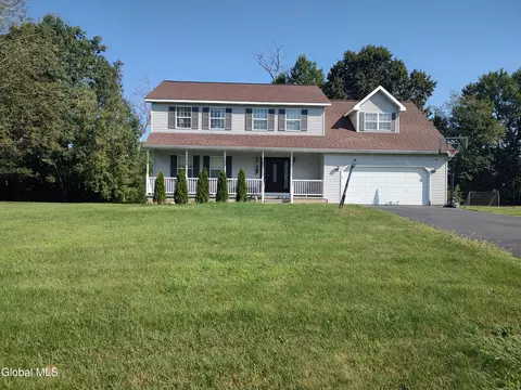 29 Blue Jay Way, Rexford, NY 12148