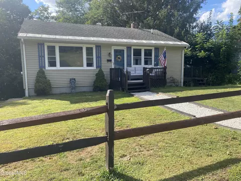 50 Abbott St, Hoosick Falls, NY 12090