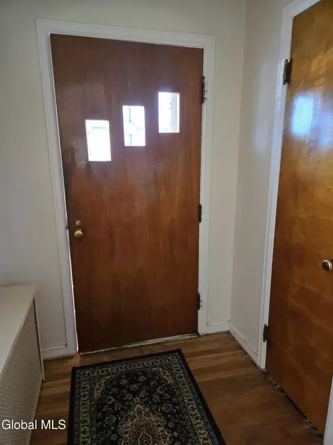 Entry Way - 2137 Van Wormer Rd, Schenectady, NY 12303 photo 2 of 3