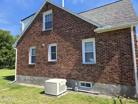 Exterior - 2137 Van Wormer Rd, Schenectady, NY 12303 photo 5 of 9
