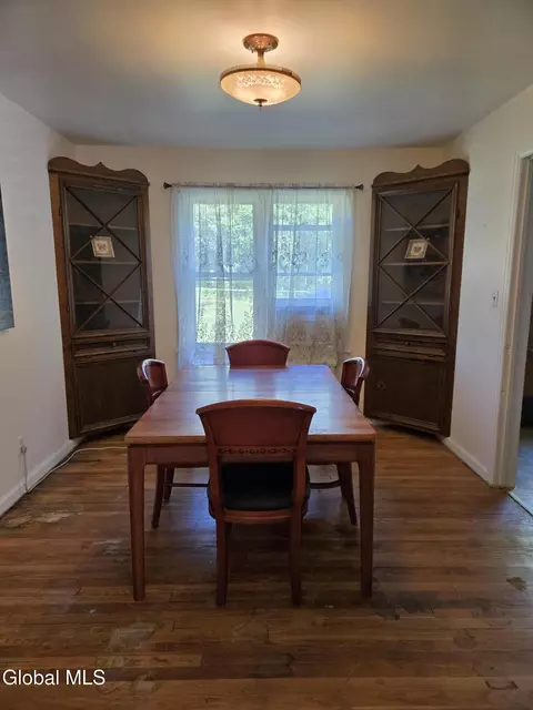 Dining - 2137 Van Wormer Rd, Schenectady, NY 12303 photo 2 of 5