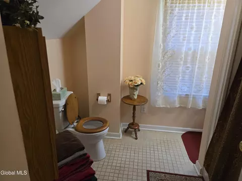 Bath - 2137 Van Wormer Rd, Schenectady, NY 12303 photo 3 of 6