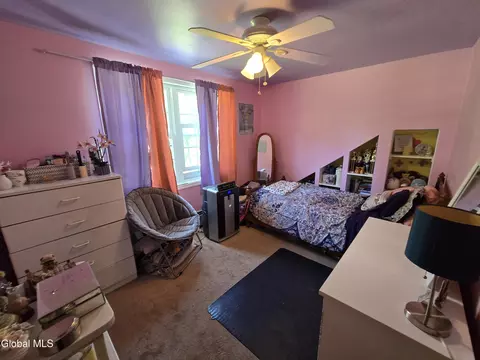 Bedroom - 2137 Van Wormer Rd, Schenectady, NY 12303 photo 7 of 9