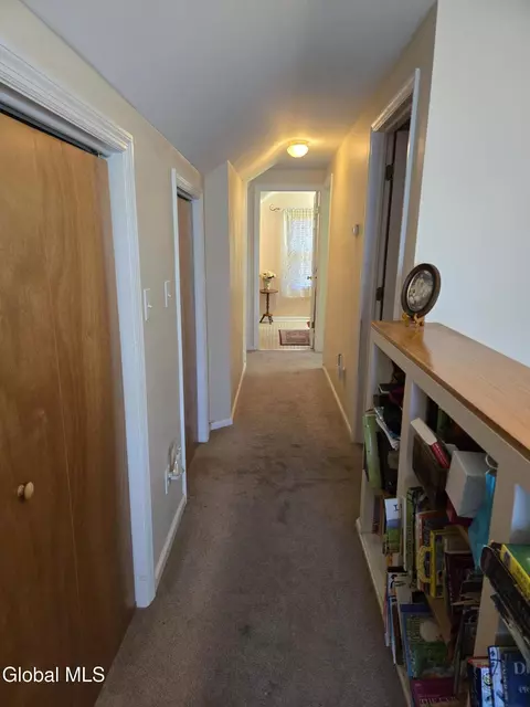 Entry Way - 2137 Van Wormer Rd, Schenectady, NY 12303 photo 3 of 3
