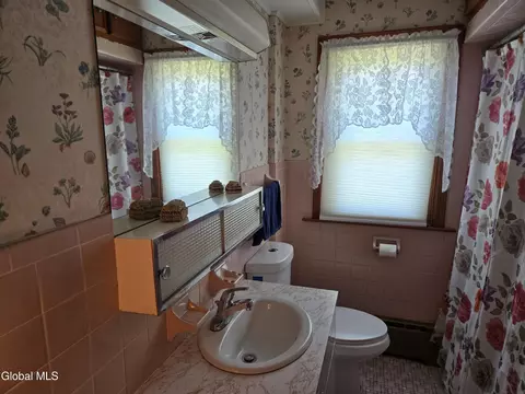 Bath - 2137 Van Wormer Rd, Schenectady, NY 12303 photo 1 of 6