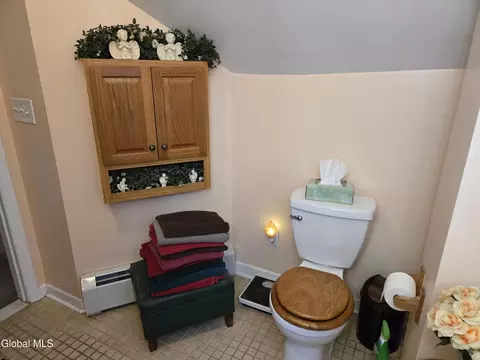 Bath - 2137 Van Wormer Rd, Schenectady, NY 12303 photo 6 of 6