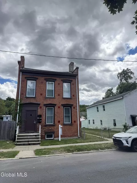 670 5th Ave, Troy, NY 12182
