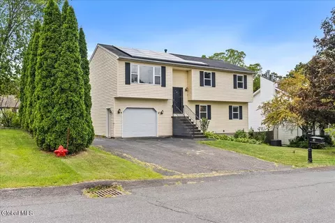 4 Prospect Hills Rd, Rensselaer, NY 12144