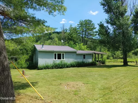 671 New Hague Rd, Ticonderoga, NY 12883
