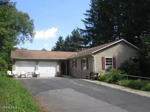 19 Oneil Ave, Johnstown, NY 12095