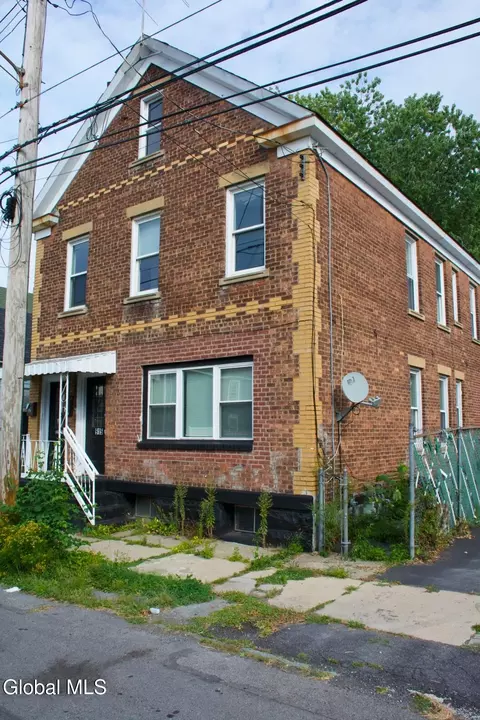 915 Mcclyman St, Schenectady, NY 12307