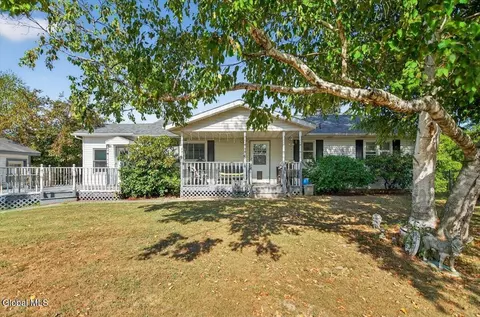 99 Blizzard Rd, Stillwater, NY 12170