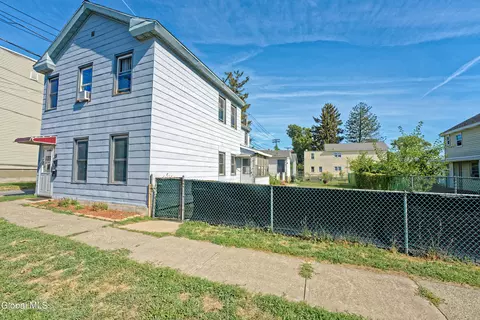 511 14th St, Watervliet, NY 12189
