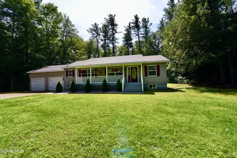 147 N Pinetree Dr, Gloversville, NY 12078