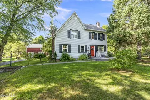 91 Orchard St, Delmar, NY 12054