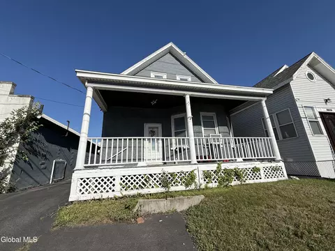 1717 Hamburg St, Schenectady, NY 12303