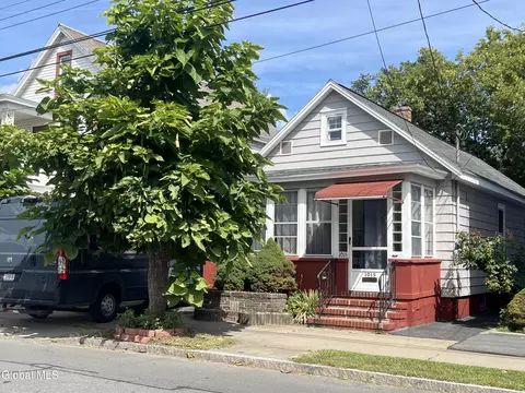1015 Strong St, Schenectady, NY 12307