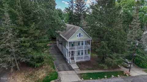 130 James St, Schenectady, NY 12304