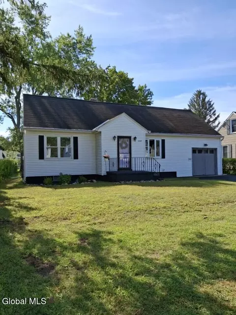 1009 Day Rd, Schenectady, NY 12303