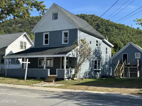 23 King St, Warrensburg, NY 12885
